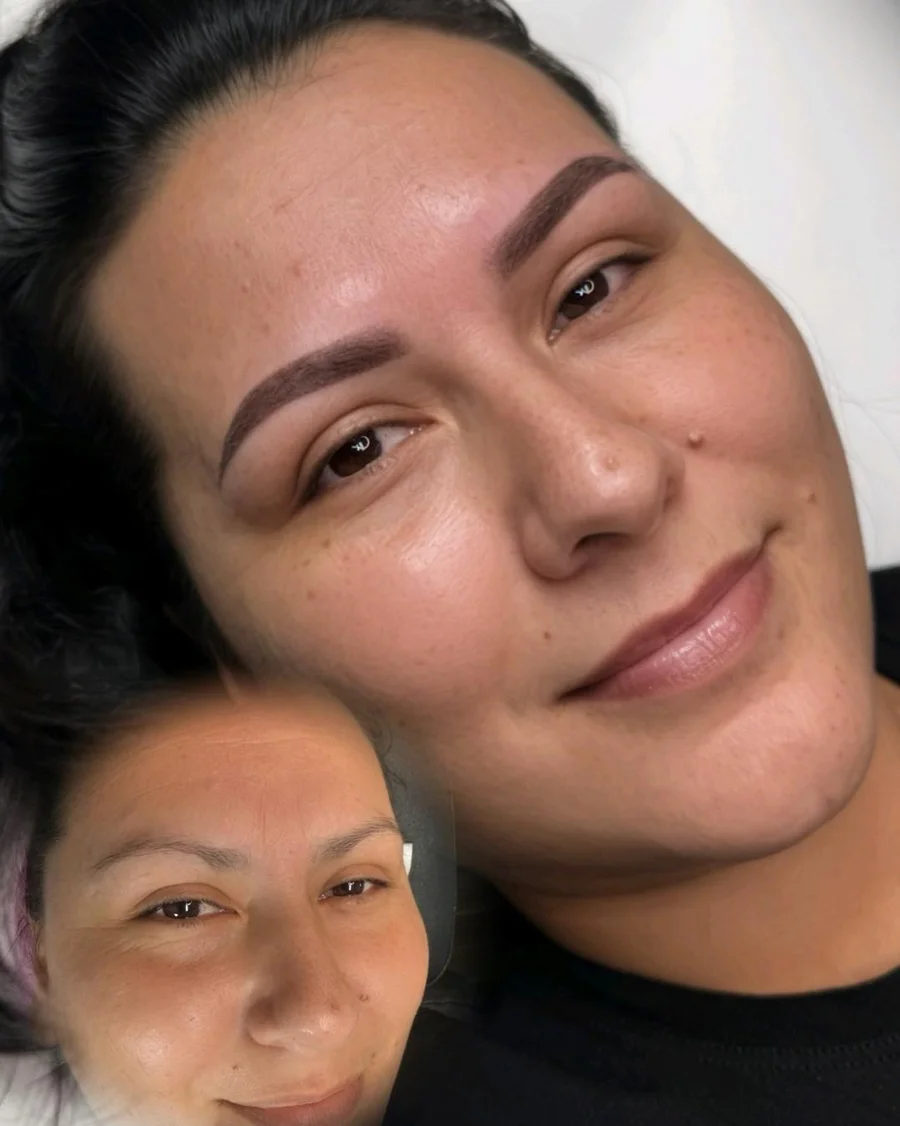 Maquillaje permanente de cejas antes y después