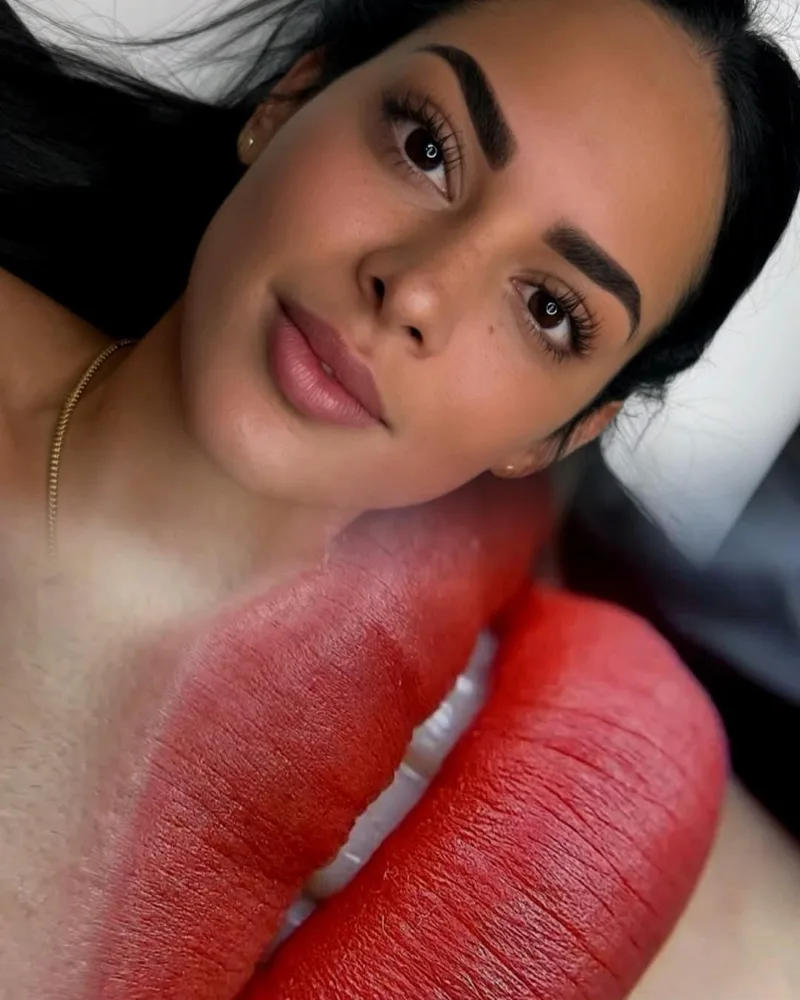 Labios micropigmentados